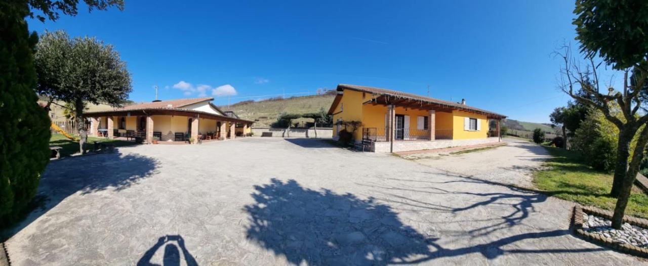 Agriturismo Caperroni Pescopagano Luaran gambar
