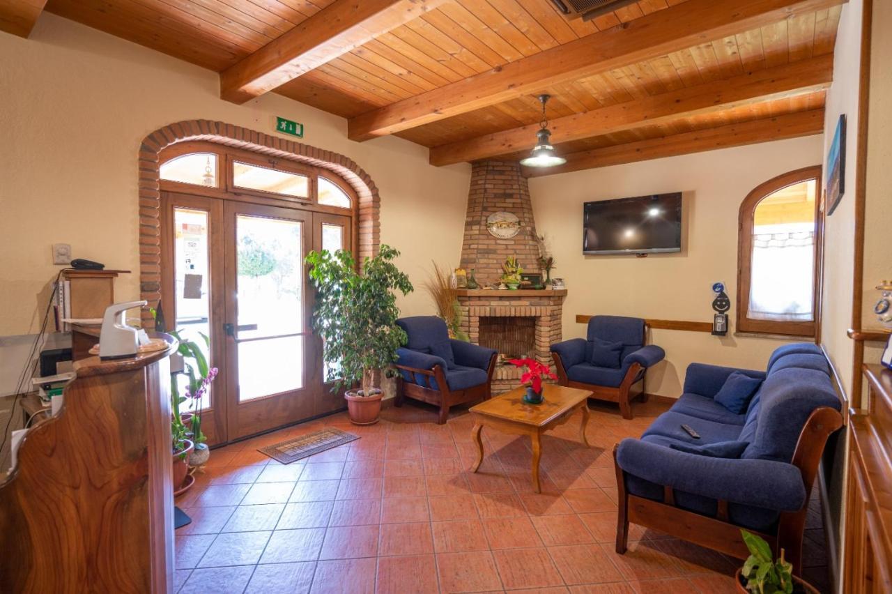 Agriturismo Caperroni Pescopagano Luaran gambar